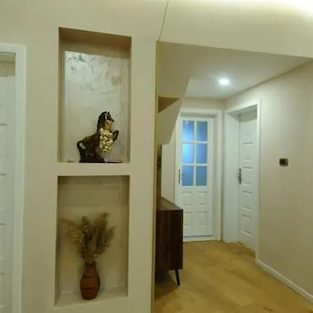 Διαμέρισμα Near Center 1 *