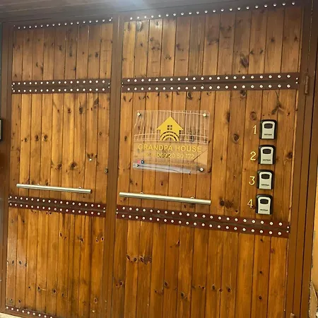 Near Center 1 Τίρανα