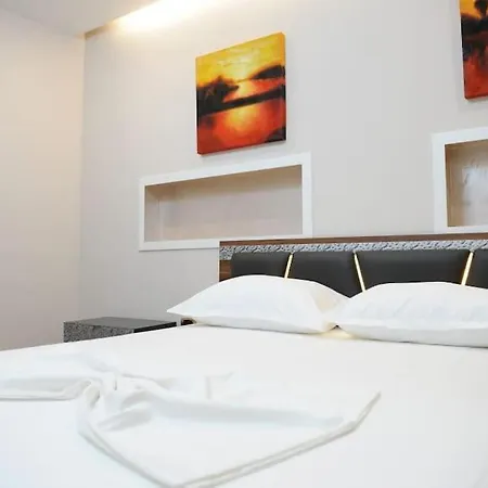 Apartman Near Center 1 *