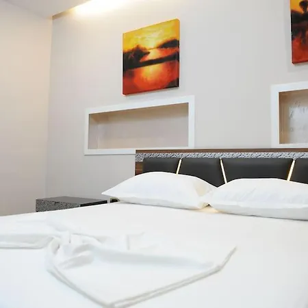 Apartman Near Center 1 *