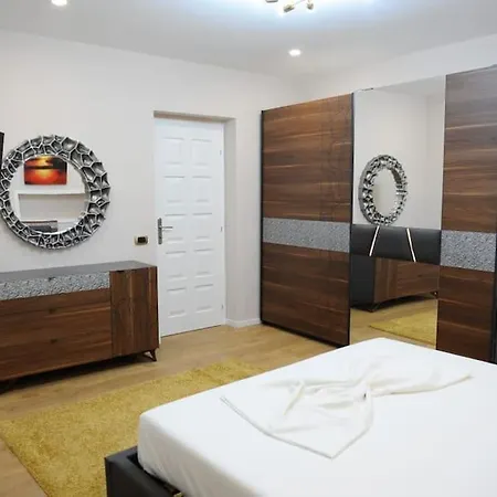 Near Center 1 Τίρανα