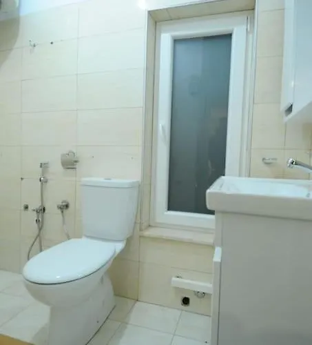 Apartman Near Center 1 *