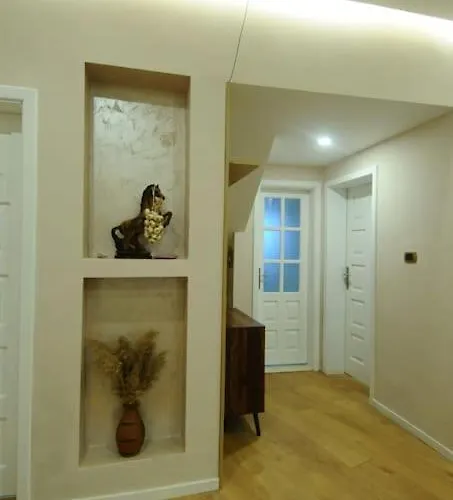 Apartman Near Center 1 *